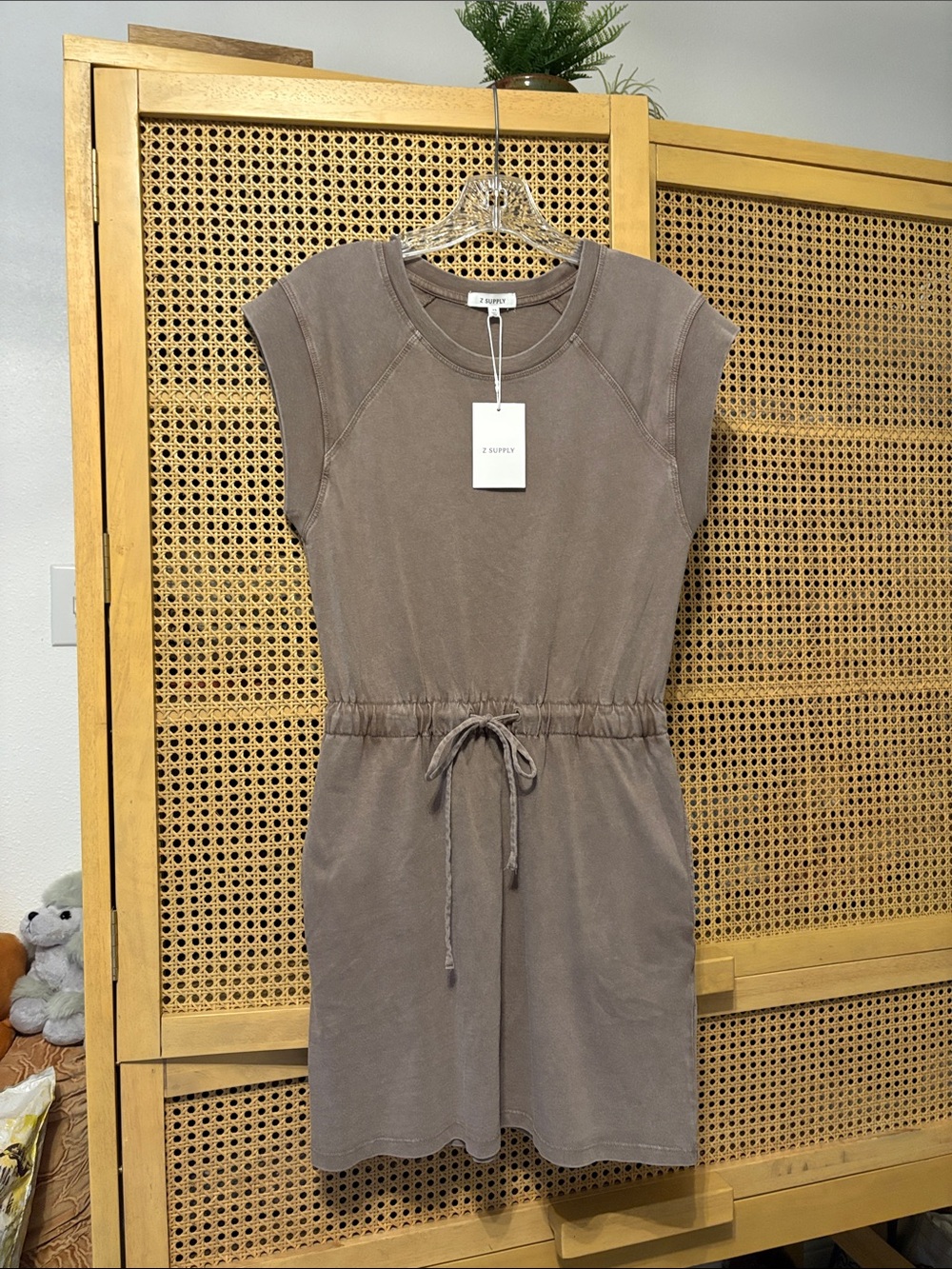 NWT Z Supply Kalani perfectly Taupe Dress xs 100% cotton